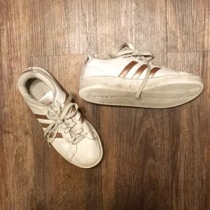 WOMANS ADIDAS